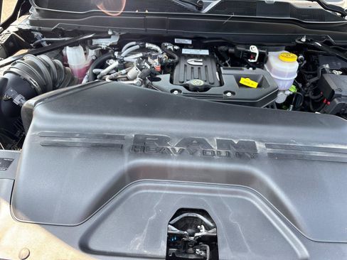 Used 2025 RAM 3500 Laramie AWD/4WD image 9