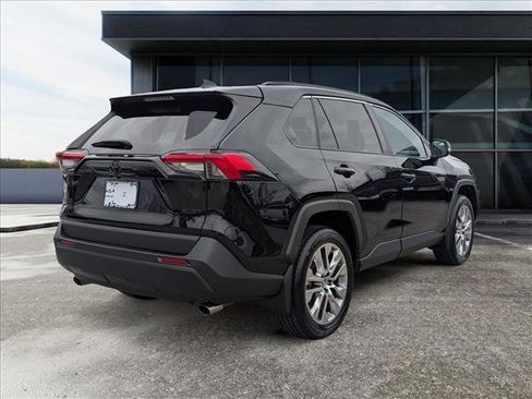 Used 2019 Toyota RAV4 XLE Premium image 7