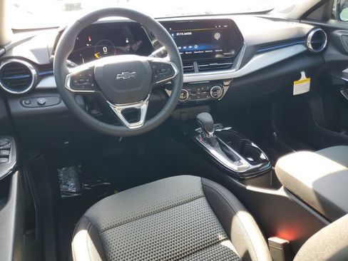 New 2026 Chevrolet Trax LT w/ Midnight Edition FWD image 7