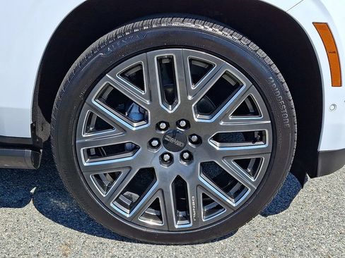 Certified 2026 GMC Yukon XL Denali Ultimate w/ LPO, Floor Liner Package AWD/4WD image 8