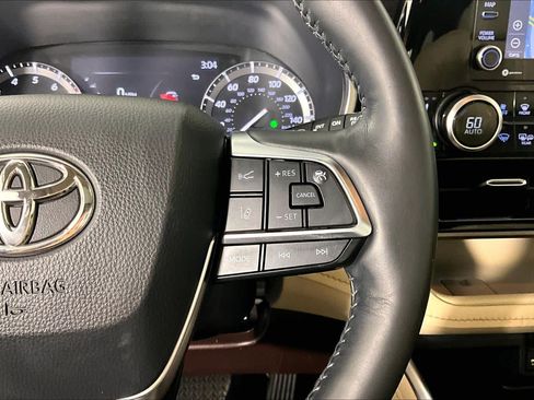 Used 2020 Toyota Highlander Limited FWD image 24