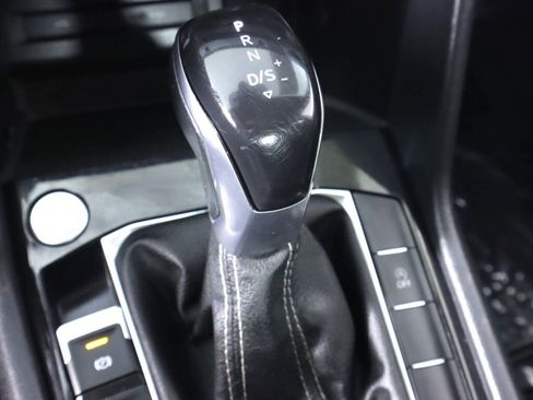 Used 2023 Volkswagen Taos SE w/ Panoramic Sunroof Package AWD/4WD image 24