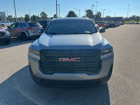 Used 2023 GMC Acadia SLE w/ Driver Convenience Package FWD image 3