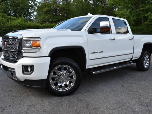 Used 2019 GMC Sierra 2500 Denali w/ Duramax Plus Package AWD/4WD image 52