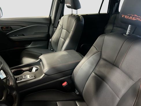 Used 2025 Honda Passport TrailSport image 22