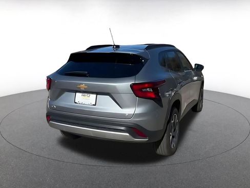 Used 2025 Chevrolet Trax LT image 12