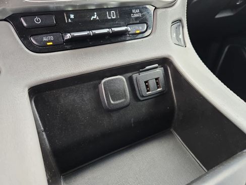 Used 2016 Chevrolet Suburban LT RWD image 29