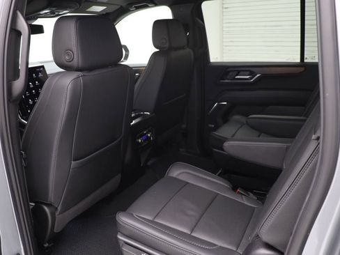 Used 2025 GMC Yukon XL Denali image 11