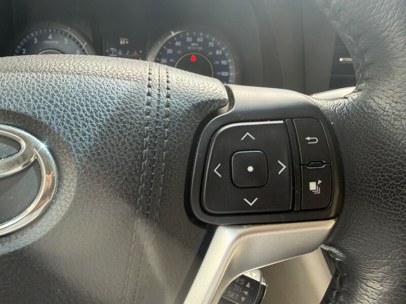 Used 2015 Toyota Sienna XLE w/ XLE Navigation Package AWD/4WD image 15