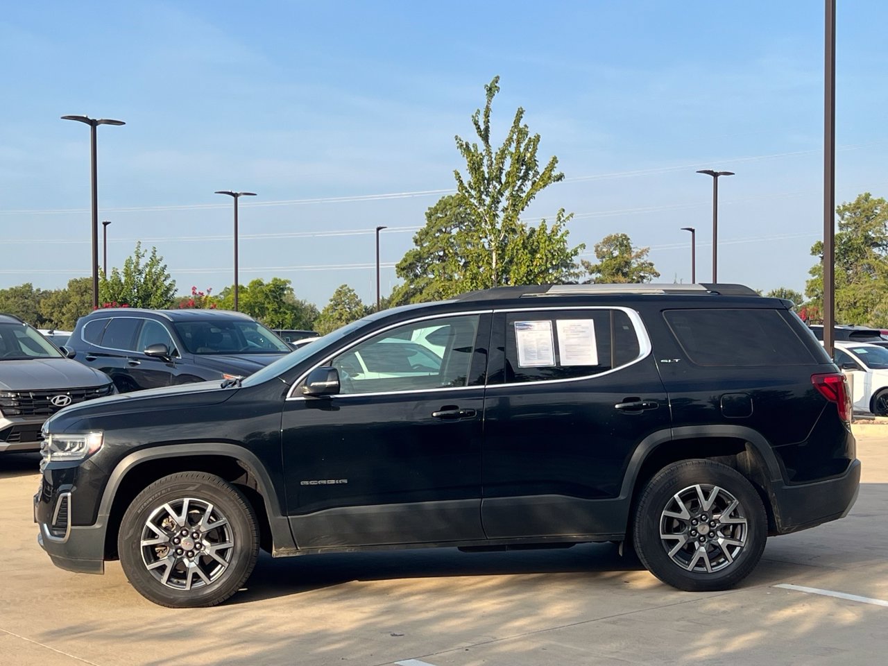 Used 2023 GMC Acadia SLT AWD/4WD image 6