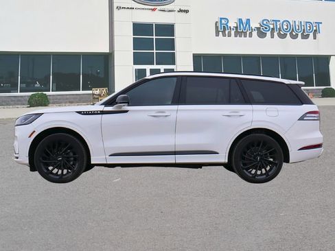 Used 2025 Lincoln Aviator Reserve w/ Jet Appearance Package image 3