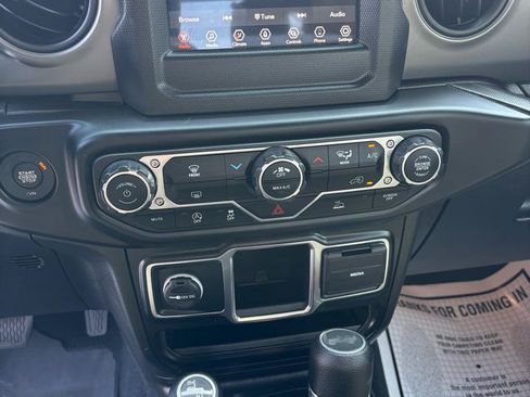 Used 2022 Jeep Wrangler Sport AWD/4WD image 16