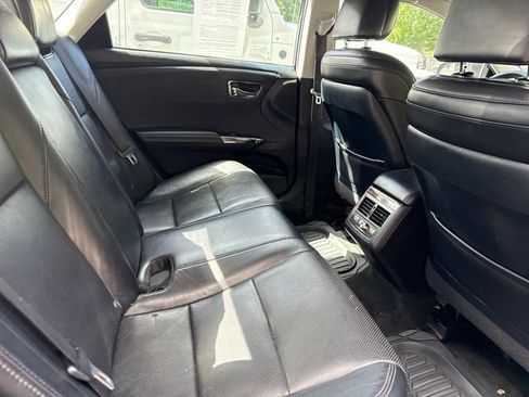 Used 2015 Toyota Avalon Limited w/ Technology Package FWD image 9
