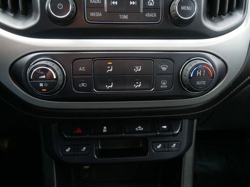 Used 2015 GMC Canyon SLT image 23