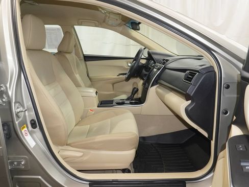 Used 2016 Toyota Camry LE FWD image 12