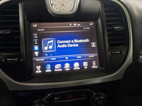 Used 2016 Chrysler 300 Limited RWD image 14