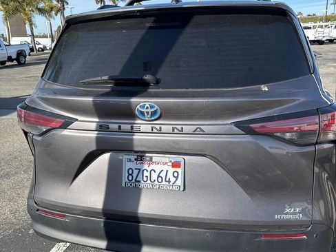 Used 2022 Toyota Sienna XLE image 5