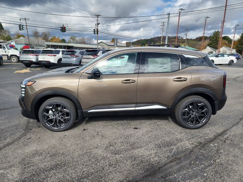 New 2026 Nissan Kicks SR w/ SR Premium Package image 5