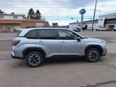 Used 2025 Subaru Forester Premium AWD/4WD image 9
