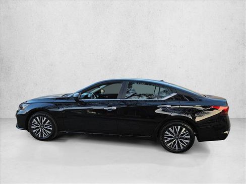 Used 2025 Nissan Altima 2.5 SV image 8