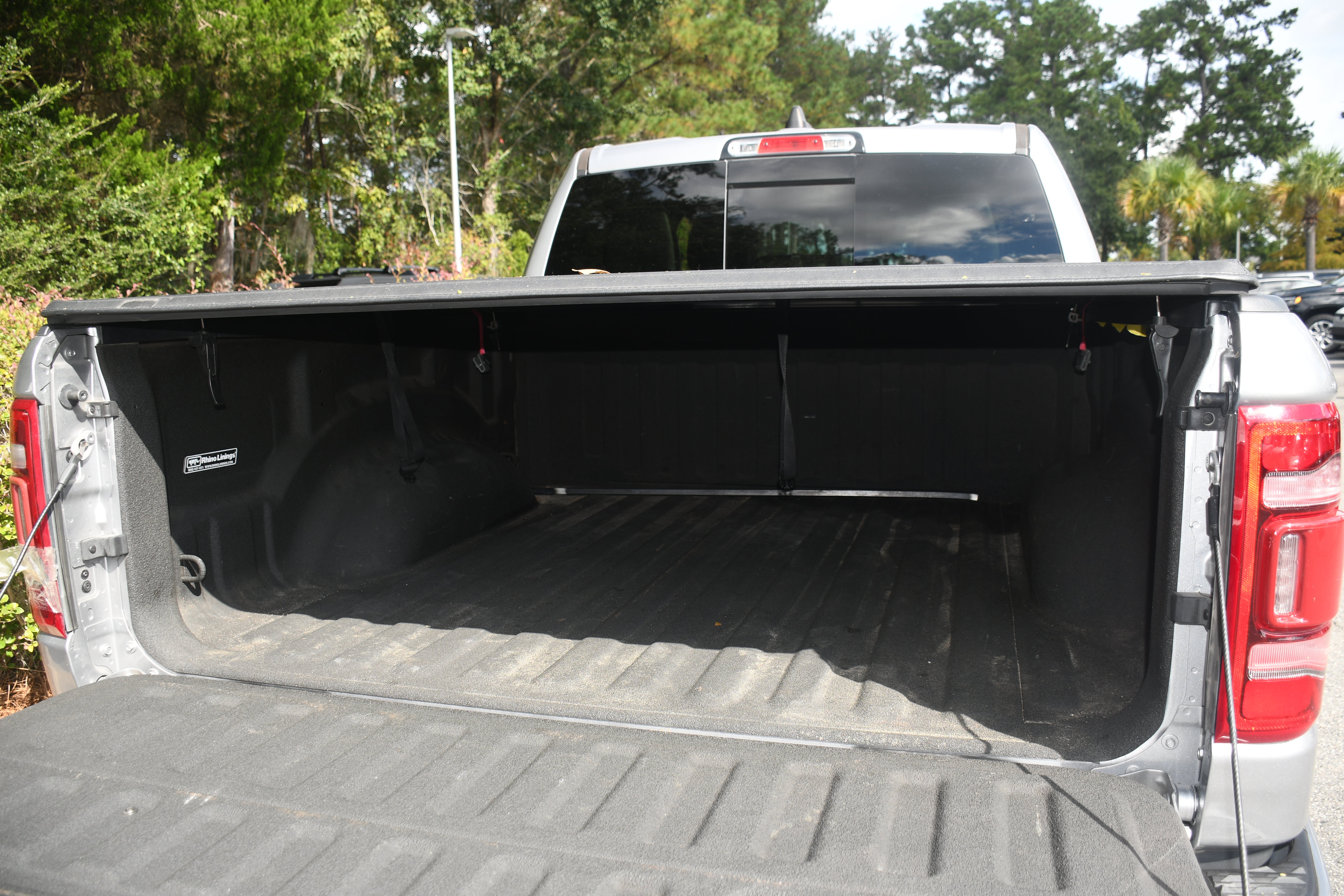 Used 2022 RAM 1500 Laramie w/ Sport Appearance Package AWD/4WD image 18