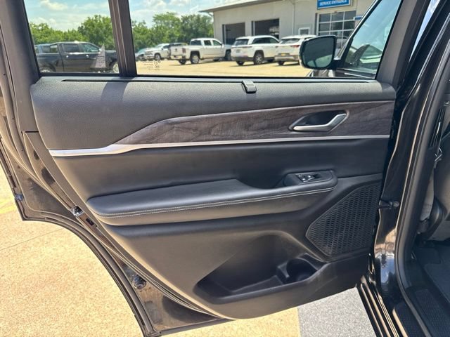 Used 2023 Jeep Grand Cherokee L Limited w/ Luxury Tech Group II AWD/4WD image 20