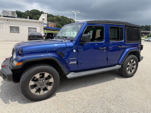 Used 2018 Jeep Wrangler Unlimited Sahara AWD/4WD image 3