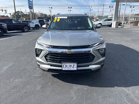 Used 2024 Chevrolet TrailBlazer LT w/ LT Cold Weather Package image 2