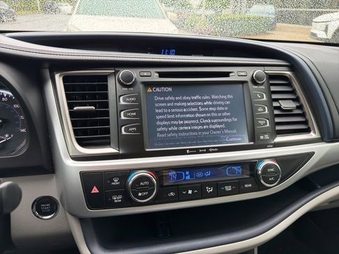 Used 2016 Toyota Highlander XLE FWD image 15