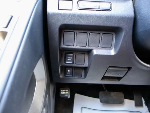 Used 2024 Nissan Frontier SV RWD image 17