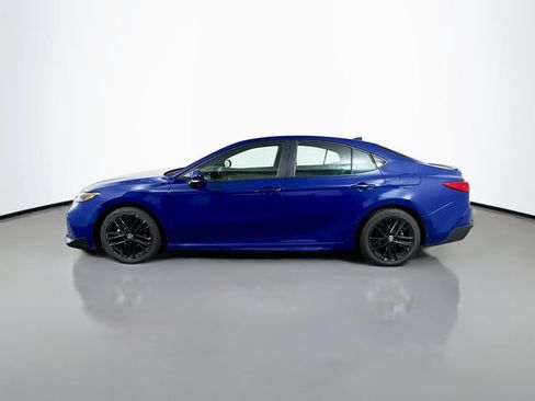 Used 2025 Toyota Camry SE FWD image 3