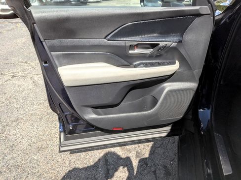 Used 2024 Toyota Grand Highlander AWD Hybrid image 11