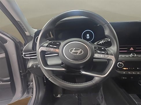 Certified 2025 Hyundai Elantra SEL image 22