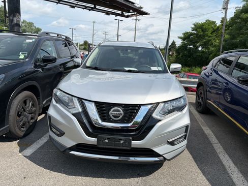 Used 2018 Nissan Rogue SV w/ Premium Package AWD/4WD image 31