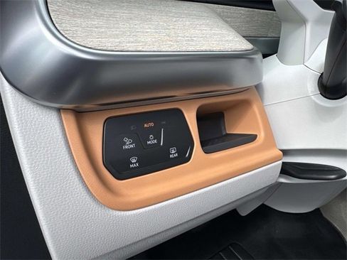 New 2025 Volkswagen ID. Buzz 1st Edition image 16