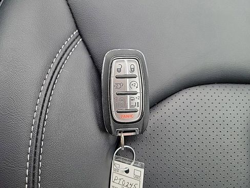 Used 2024 Chrysler Pacifica Touring-L FWD image 23