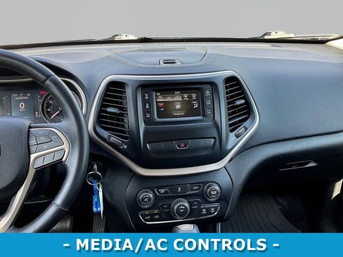 Used 2014 Jeep Cherokee Latitude AWD/4WD image 9