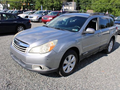 Used 2011 Subaru Outback 2.5i Premium w/ All-Weather Pkg AWD/4WD image 2