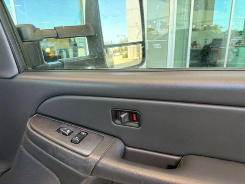 Used 2007 Chevrolet Silverado 2500 LT w/ Onstar Plus Package RWD image 24