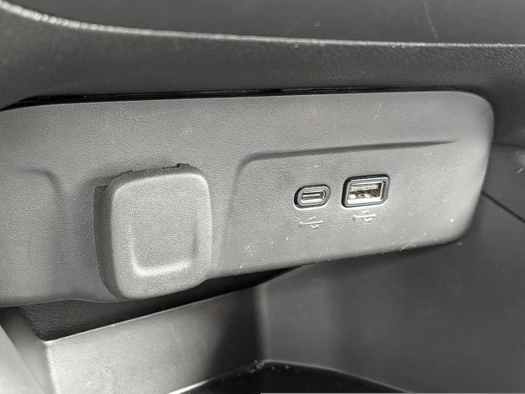 Used 2025 Chevrolet Trax RS w/ Driver Confidence Package FWD image 20