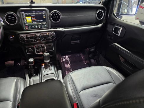 Used 2022 Jeep Wrangler Unlimited Sahara AWD/4WD image 18