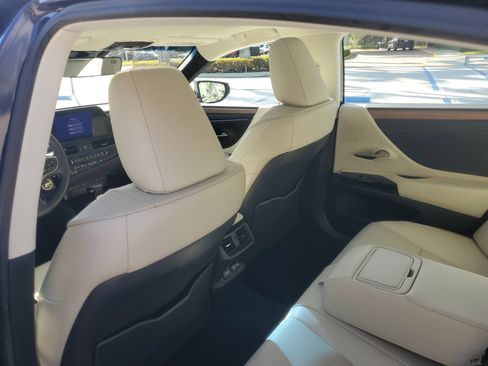 Used 2025 Lexus ES 350 w/ Premium Package image 16