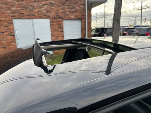 Used 2016 Chrysler 300 C image 31