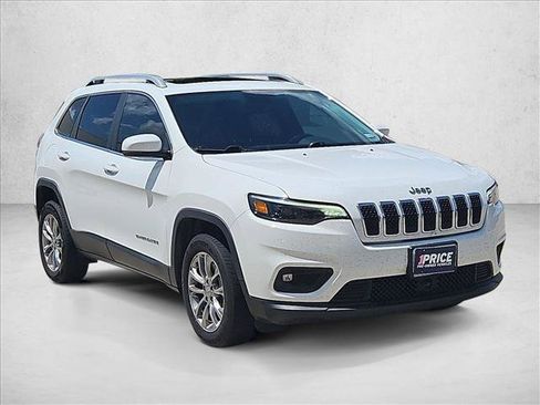 Used 2021 Jeep Cherokee Latitude Plus w/ Sun & Sound Group FWD image 3