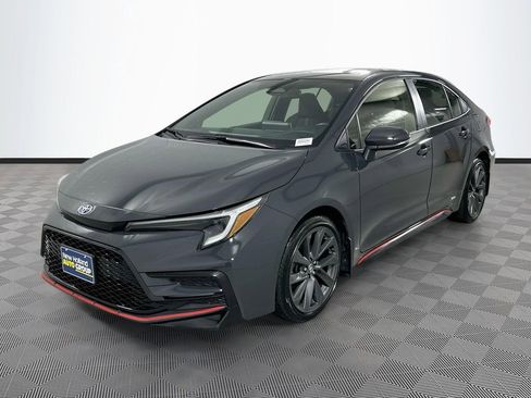 Used 2023 Toyota Corolla SE w/ SE Package AWD/4WD image 3