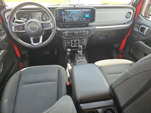 Certified 2025 Jeep Wrangler Unlimited Sahara AWD/4WD image 17