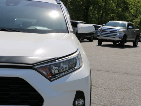Used 2019 Toyota RAV4 XLE Premium FWD image 13