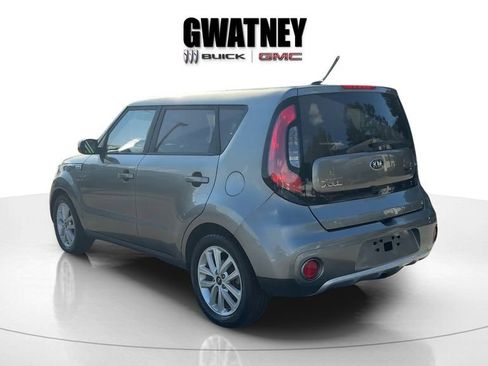 Used 2018 Kia Soul + FWD image 4