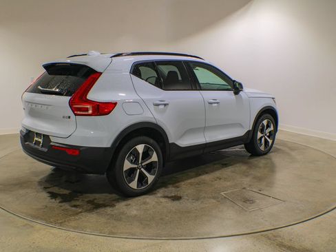 New 2026 Volvo XC40 B5 Plus w/ Protection Package Premier AWD/4WD image 5