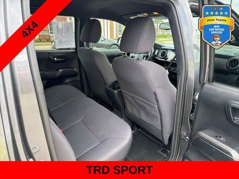 Used 2017 Toyota Tacoma TRD Sport w/ Tow Package (A/T) image 12